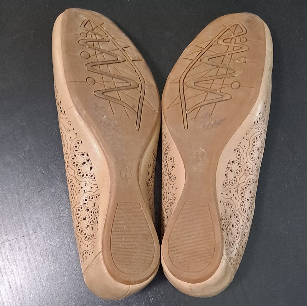 Gorgeous EUC Earthies taupe laser cut leather wedges, 11 - Picture 7 of 9